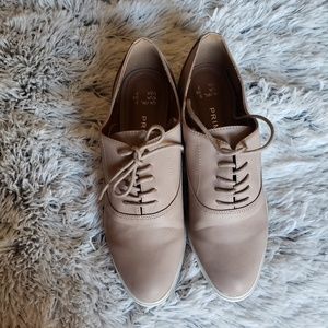 Oxford style shoes